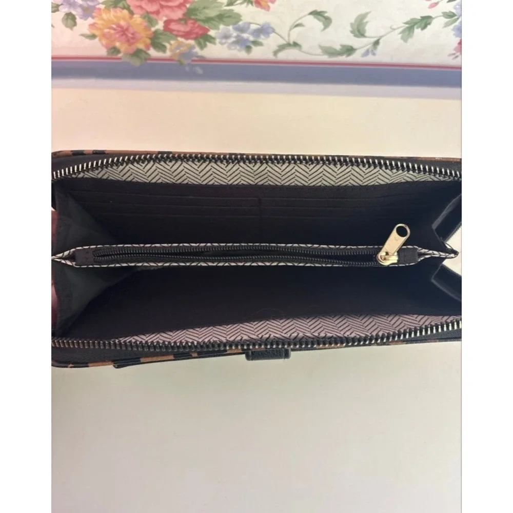 Time and Tru Leopard‎ Print Zip Around Wallet with Front Organizer Pocket Black